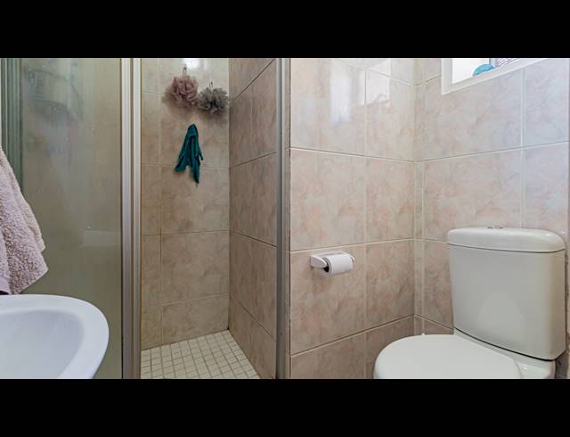 3 BEDROOM APARTMENT FOR SALE IN WINCHESTER HILLS